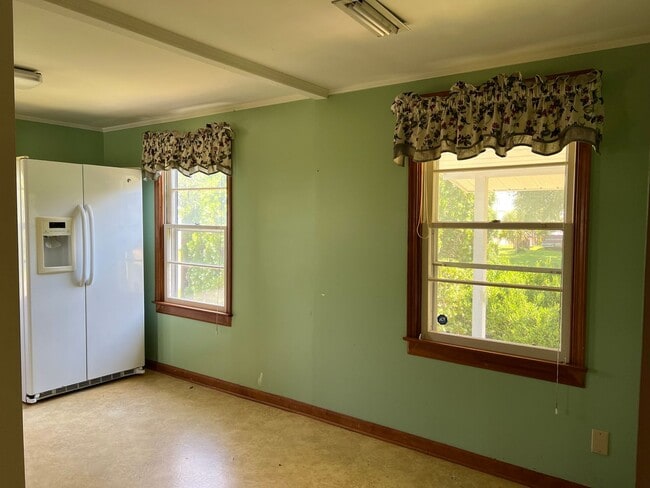 Building Photo - 3BR/2BA Available NOW- Napier Field