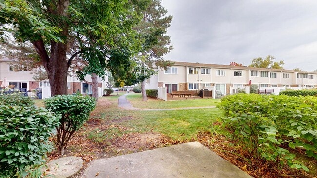 Building Photo - 333 Redwing Dr
