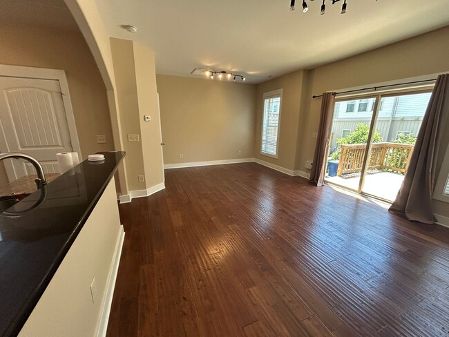 Building Photo - 3827 Glenhaven Road