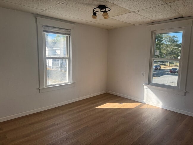 Building Photo - 303 Forest Ave