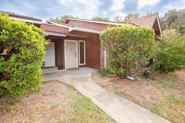 Building Photo - 1601 Faro Dr