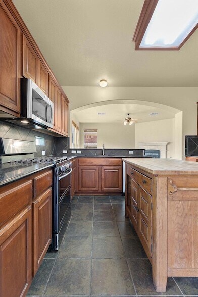 Building Photo - 10128 Channel Island Dr