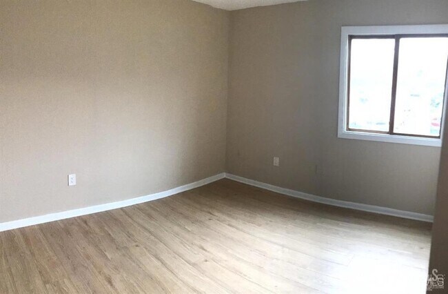 Building Photo - 4811 Ravens Crest Dr