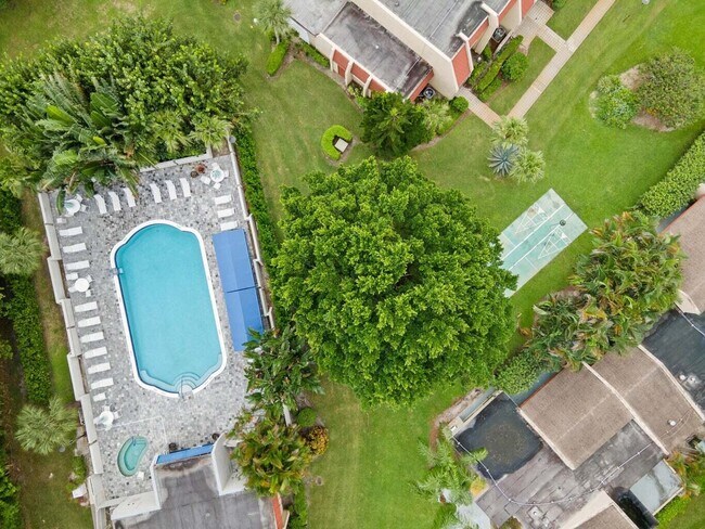 Building Photo - 4469 Luxemburg Ct