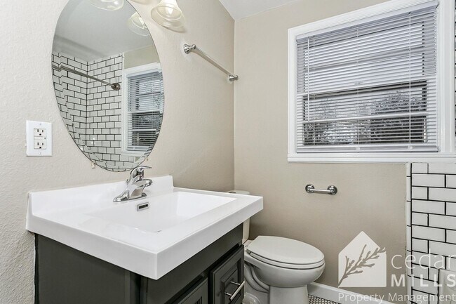 Building Photo - Large bi-level duplex in Crown Heights