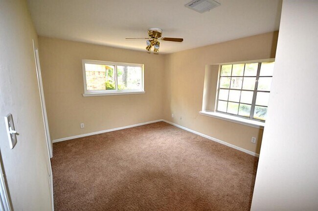 Building Photo - 11211 Ash Creek Dr