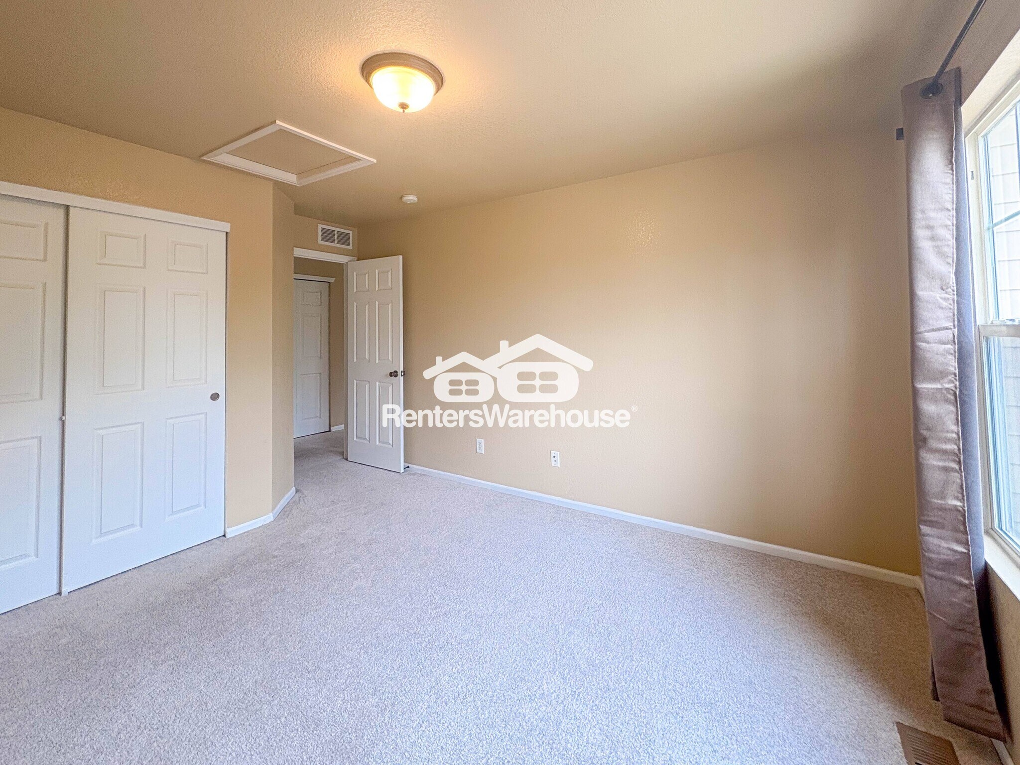 Building Photo - 12674 Jersey Cir E
