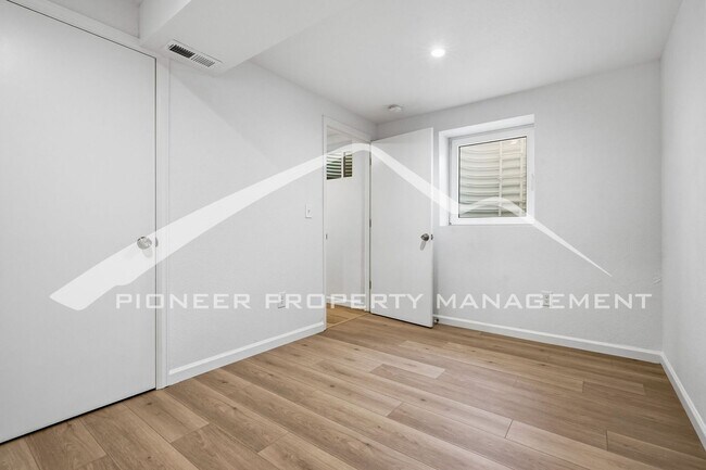 Building Photo - Charming Home with Central AC & Washer/Dryer