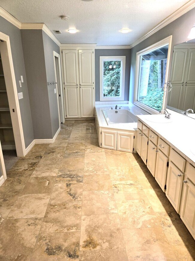 Building Photo - Exceptional Property!  Large home on 20 ac...