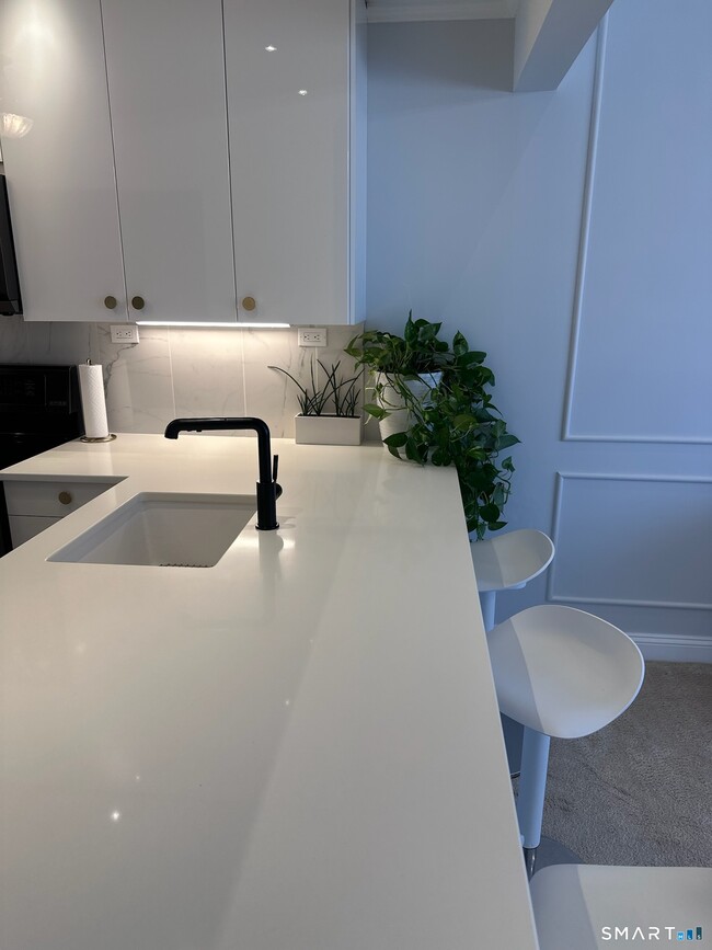 Building Photo - 163 South St