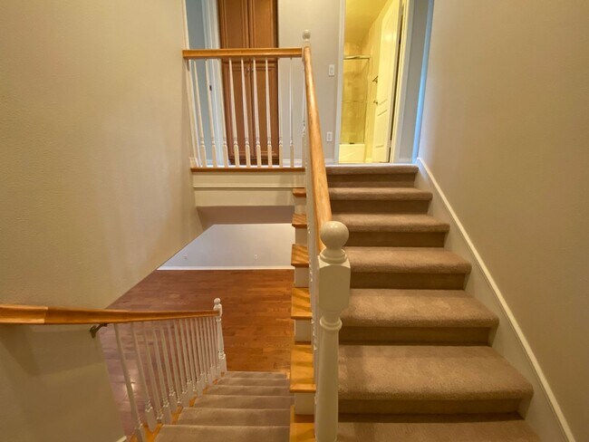 Building Photo - Great Tri-Level Townhome in Coastal Carlsbad Location!