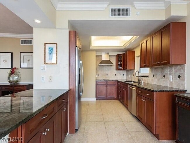 Building Photo - 4031 Gulf Shore Blvd N