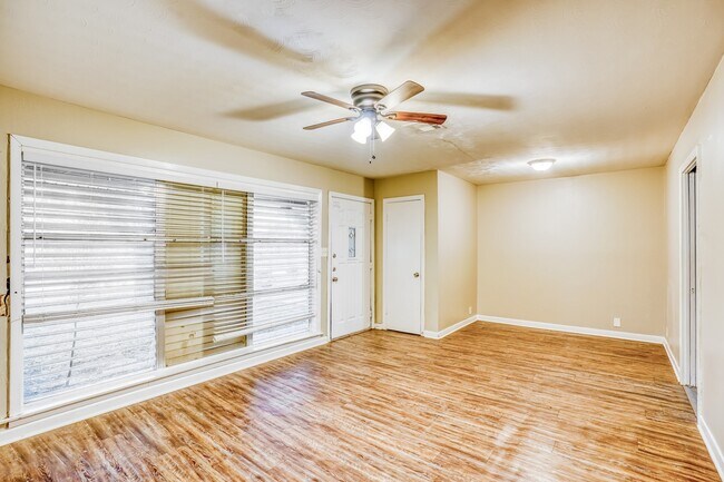 Building Photo - 1610 13th Ave N