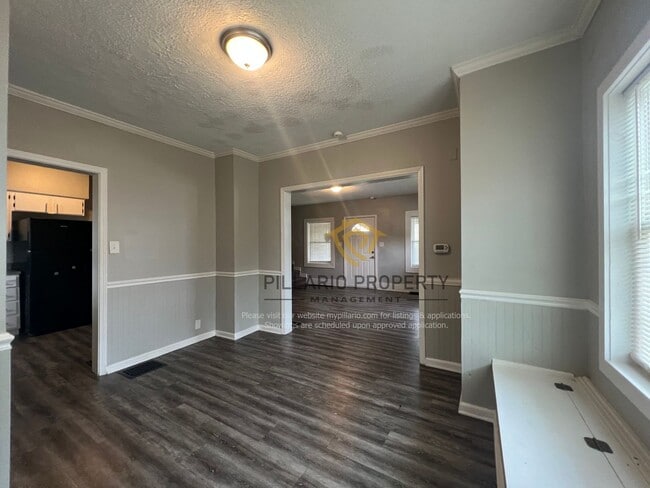 Building Photo - 619 N Sherman Dr