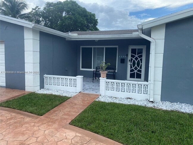 Primary Photo - 3500 NW 32nd St