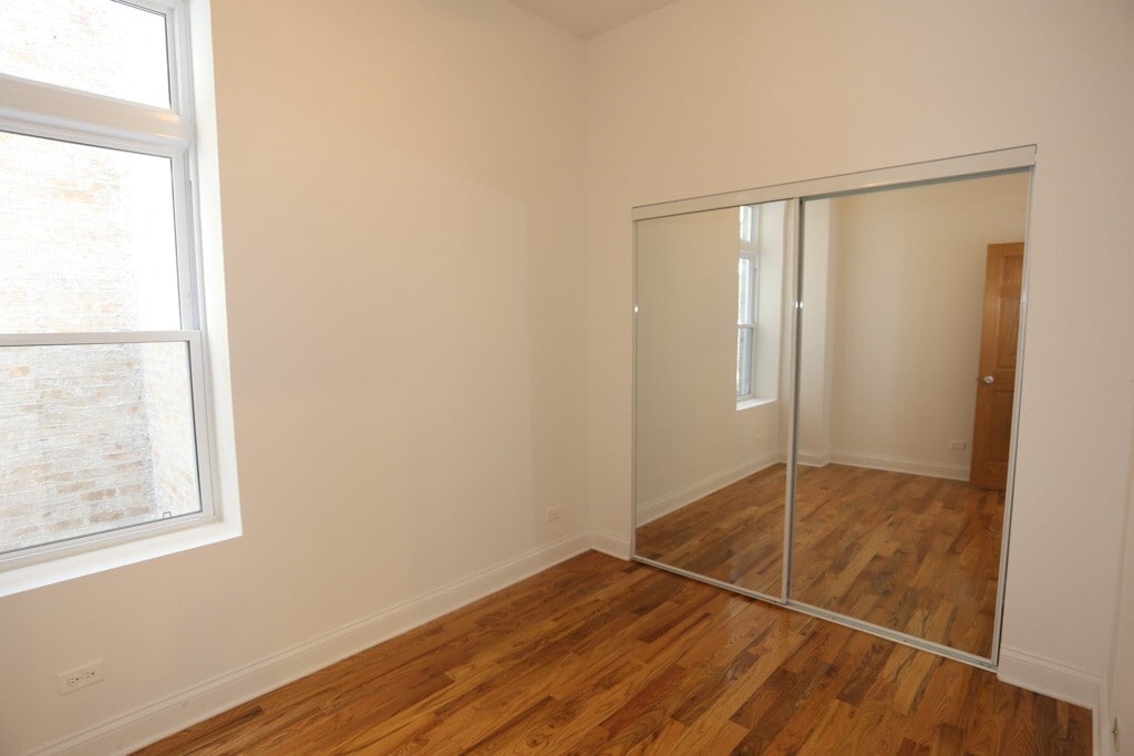 Building Photo - 1706 W Sunnyside Ave