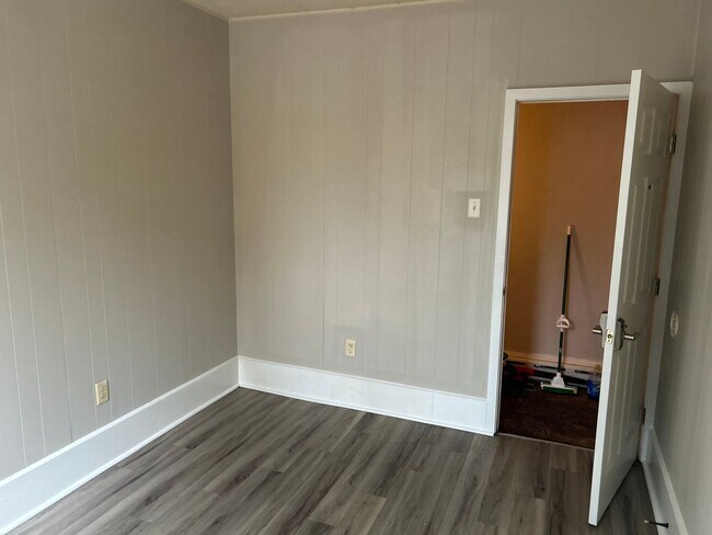 Building Photo - 601 S West End Ave