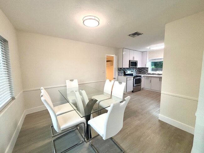 Building Photo - 323 Spanish River Blvd