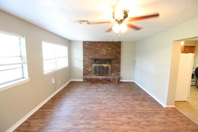 Building Photo - 4029 N Nicklas Ave