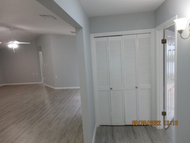 Building Photo - 320 W Fort Morgan Rd