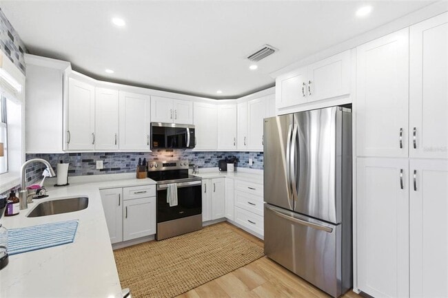 Building Photo - 201 Pompano Dr SE