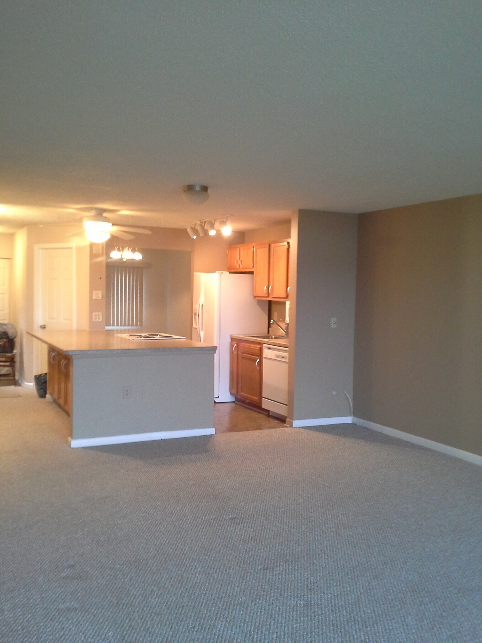 Building Photo - 404 Bay Village Dr