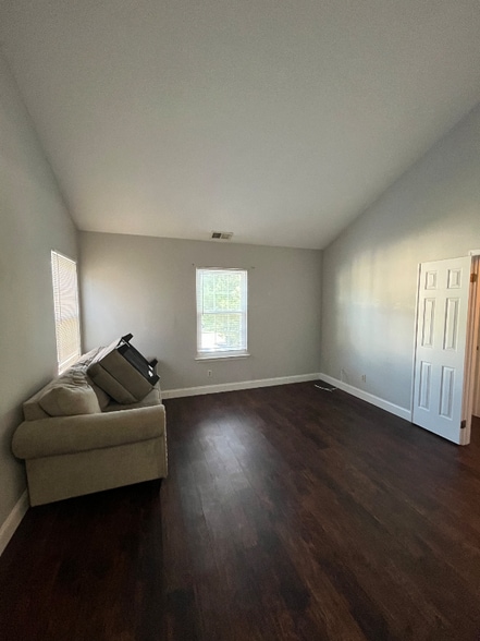 Building Photo - 1107 Tristram Cir