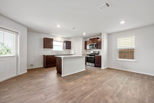 Building Photo - Spacious 4 Bed / 2.5 Bath Home – 2,243 Sq Ft + Resort-Style Amenities