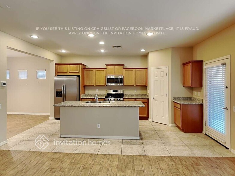 Building Photo - 11058 E Sentiero Ave