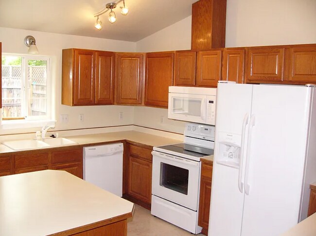 Building Photo - 1427 Matthews Pl