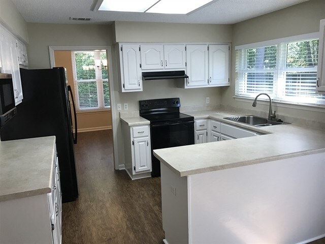 Building Photo - 170 Rosemont Ct