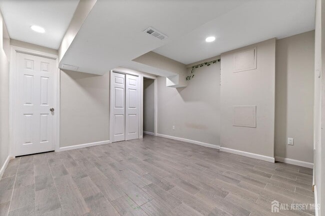 Building Photo - 496 Westgate Dr