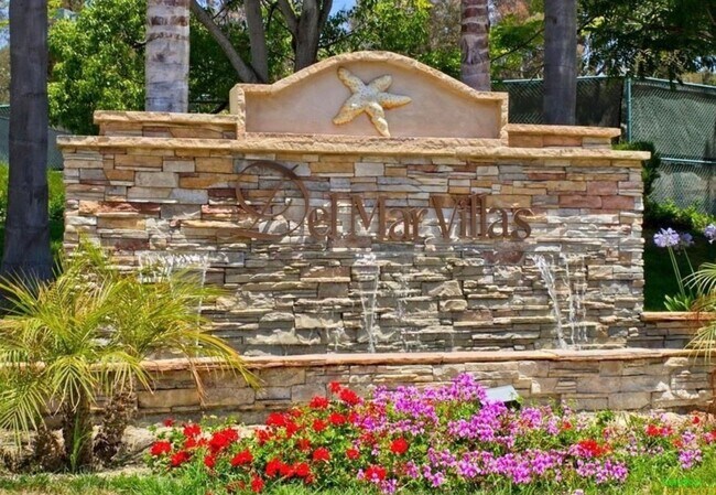 Building Photo - Minutes to the beach - Del Mar Villas -  available now