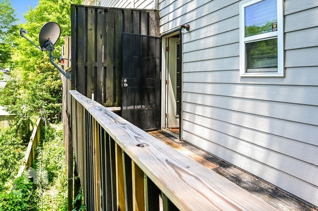 Building Photo - 1575 Laurel Park Pl
