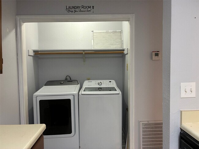 Building Photo - 8299 Cambridge St