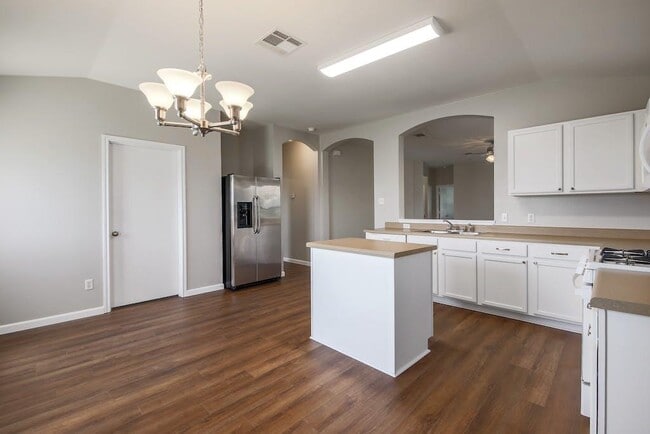 Building Photo - 17901 Violet Ln