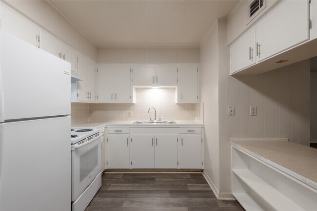 Building Photo - 525 12th St