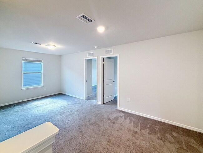 Building Photo - 30561 Gilbern Rd