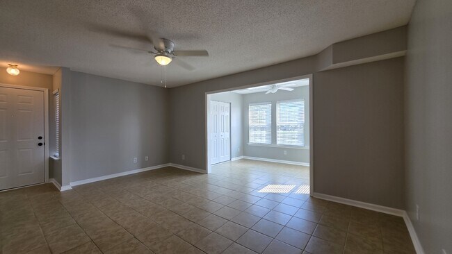 Building Photo - 8642 South Bridge Dr