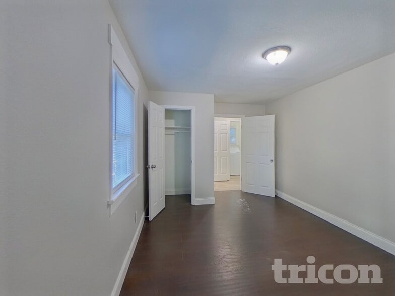 Building Photo - 1724 Logie Ave