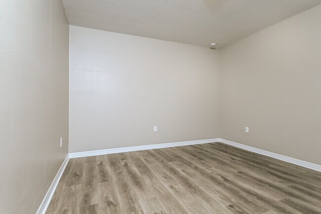 Building Photo - 920 Wynnmere Walk Ave