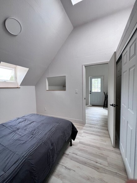 Building Photo - 496 Carr Ave