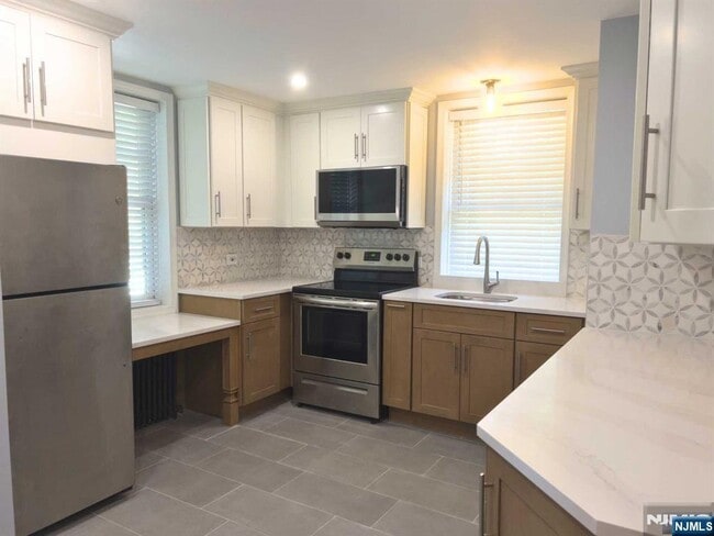 Building Photo - 211 Kenilworth Rd