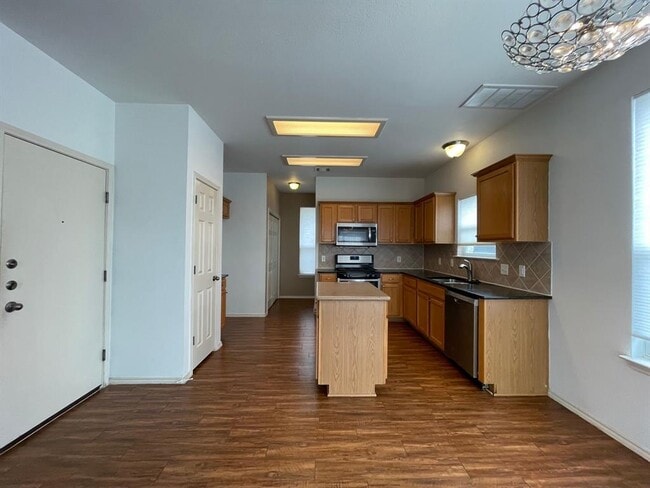 Building Photo - 10520 Dunham Forest Rd