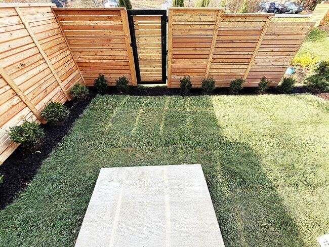 Building Photo - Brand new 4 level, 4 Bedroom Townhome with Elevator!