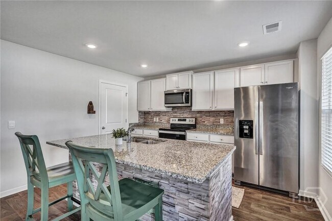 Building Photo - 27 Spicebush Cir