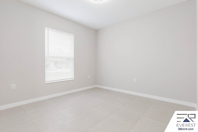 Building Photo - 34 Rosepetal Ln