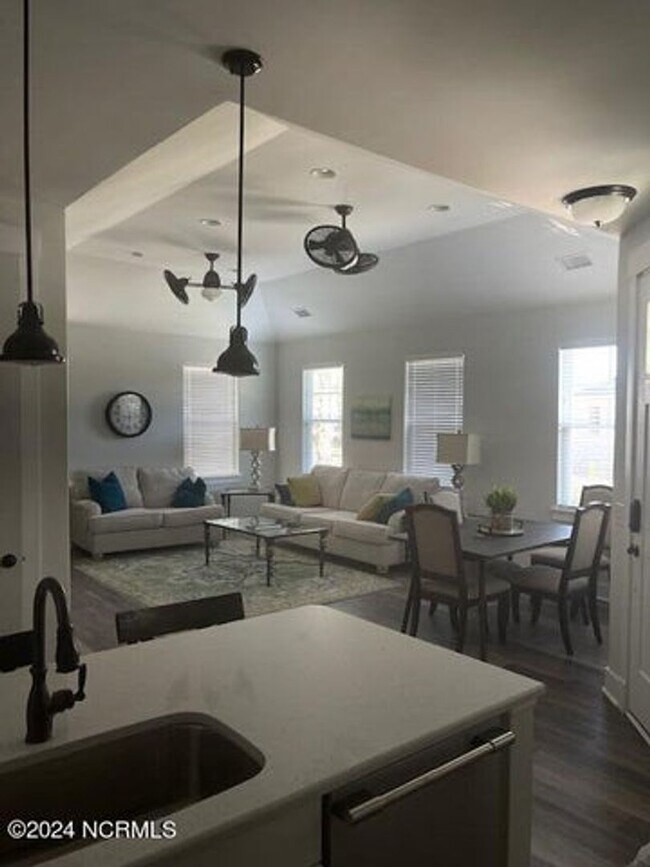 Building Photo - Fully furnished! Welcome to your dream ren...