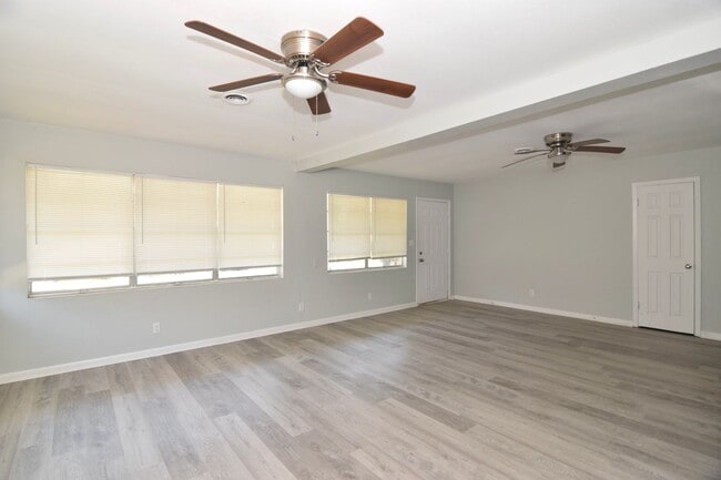 Building Photo - Coming Soon: Charming 3BR/2BA Home You Don’t Want to Miss!