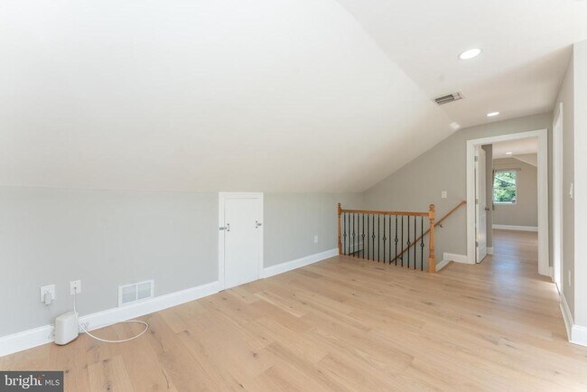 Building Photo - 75 Reeder Ave
